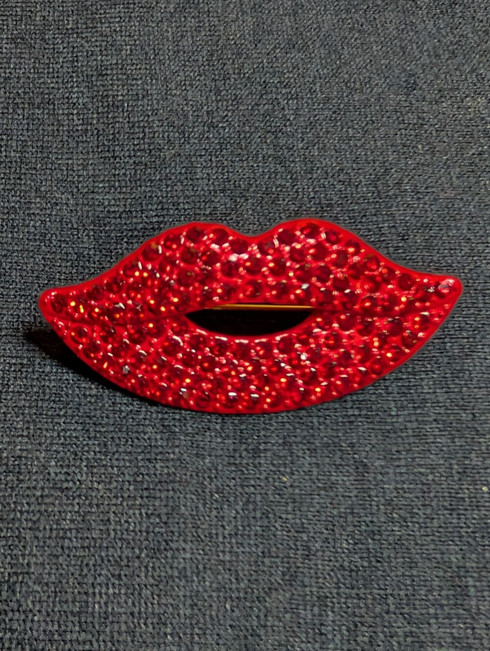 Red Crystal Lip Brooch - Women Jewelry - Picture 1 of 5